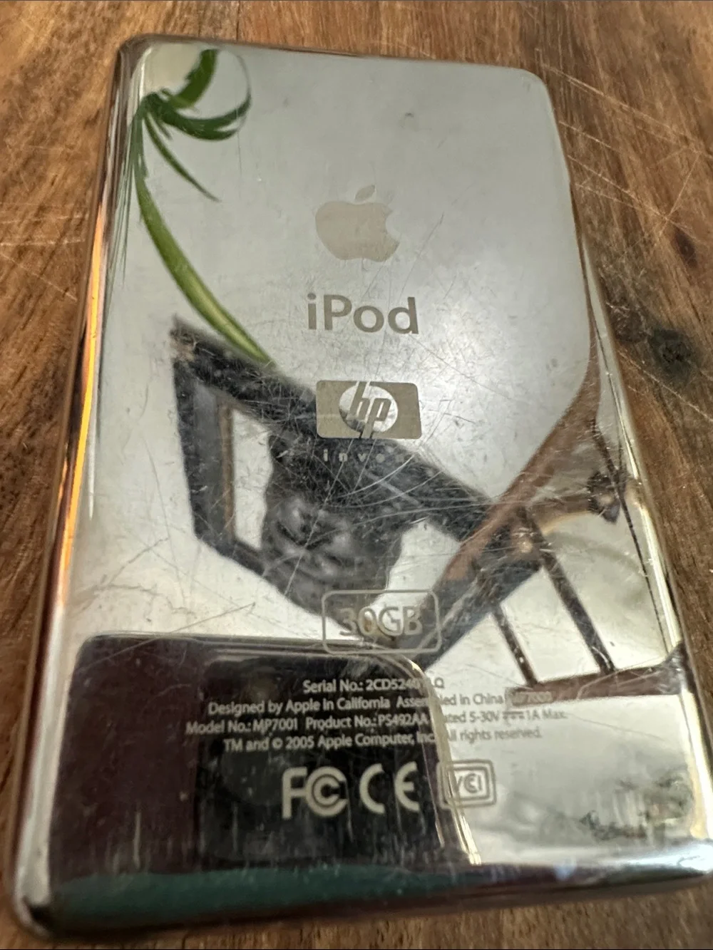 Apple iPod Classic 4th Generation White HP Logo Model MP7001 As Is Parts Only